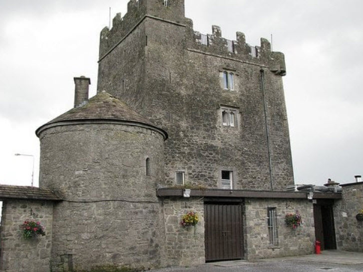Tyrrellspass Castle, Ireland